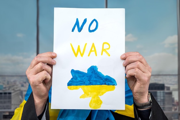 NATO splits over Ukraine. Stoltenberg: “40 billion a year is needed.” Italy says no: "It