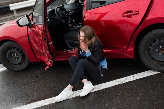 Rome, car overturns the tables of a restaurant in Trastevere: a five-year-old girl injured