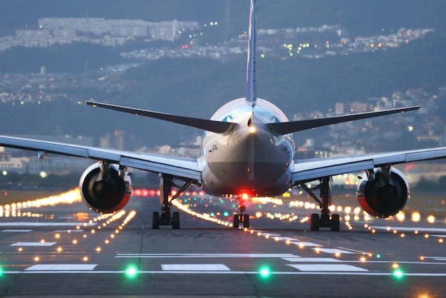 Malpensa, plane of the Chilean company Latam hits the runway for hundreds of meters during take-off: forced to make an emergency landing