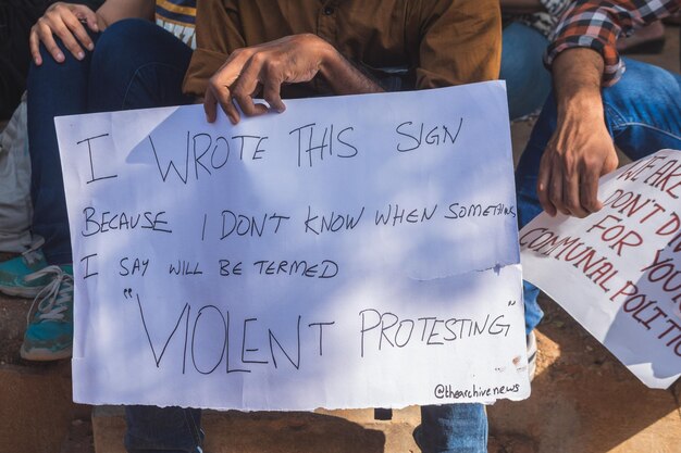 Drought, 29 Lucanian municipalities without water for 12 hours a day for weeks: protest breaks out. The solution? Getting help from the "polluted" river